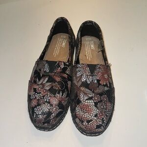 Floral leather Tom’s
